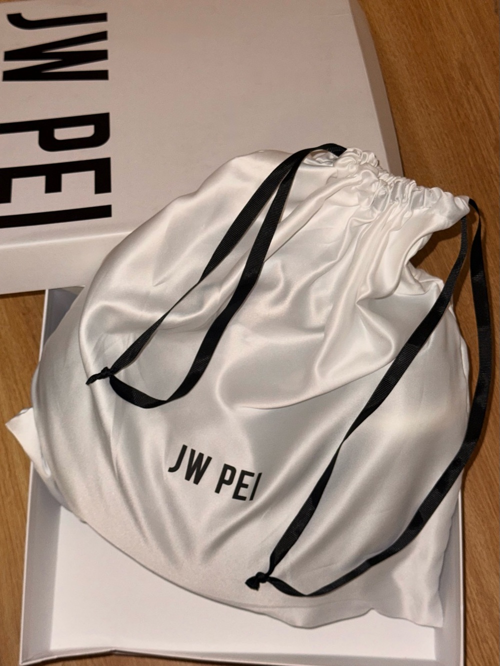 NEW: JW PEI Black and White Disc Handle Bag - Picture 6 of 6